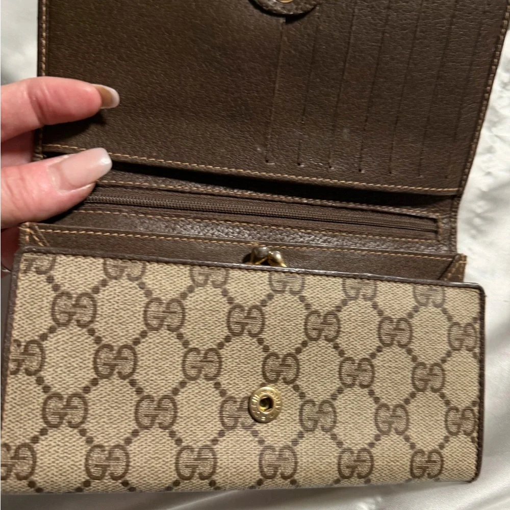 Gucci Beige Monogram Canvas Wallet with Brown Leather Accent - Picture 2 of 9